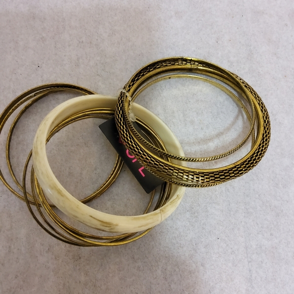 Multi-Layered Bangles Bracelets - Picture 2 of 4